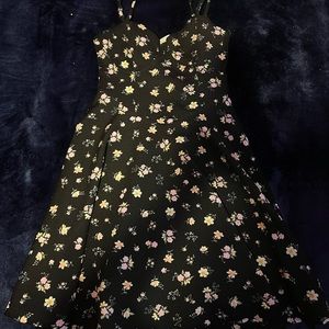 Cute floral summer dress. It’s a size small and has never been worn.